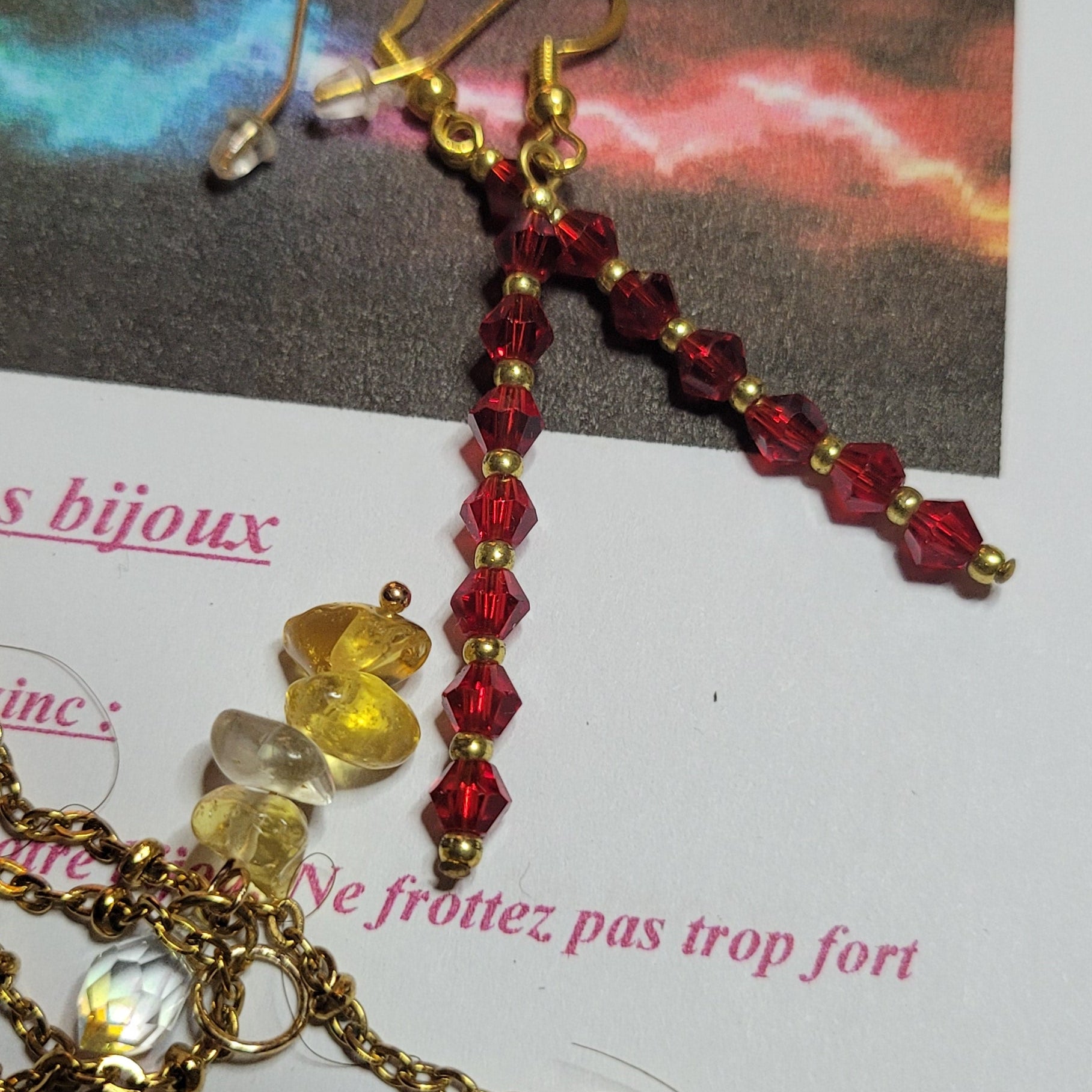 Boucles d'oreilles Sang et Or - Perles Rouges et Dorées 7cm (Réf: CAT1)