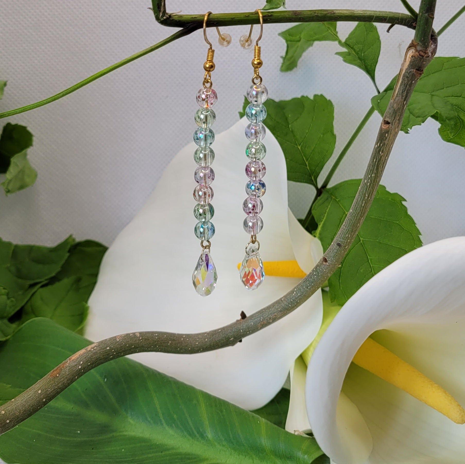 Boucles d'oreilles Brillance et Couleurs 8cm – cristal autrichien multicolore crochet argent recyclé – bijou artisanal fait main France – Alysel Créations