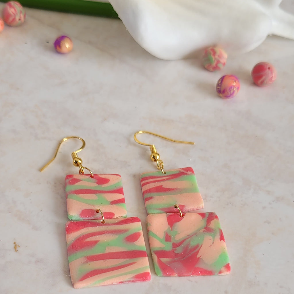Boucles d'oreilles carrées marbrées rose et vert menthe faites main – Alysel Créations