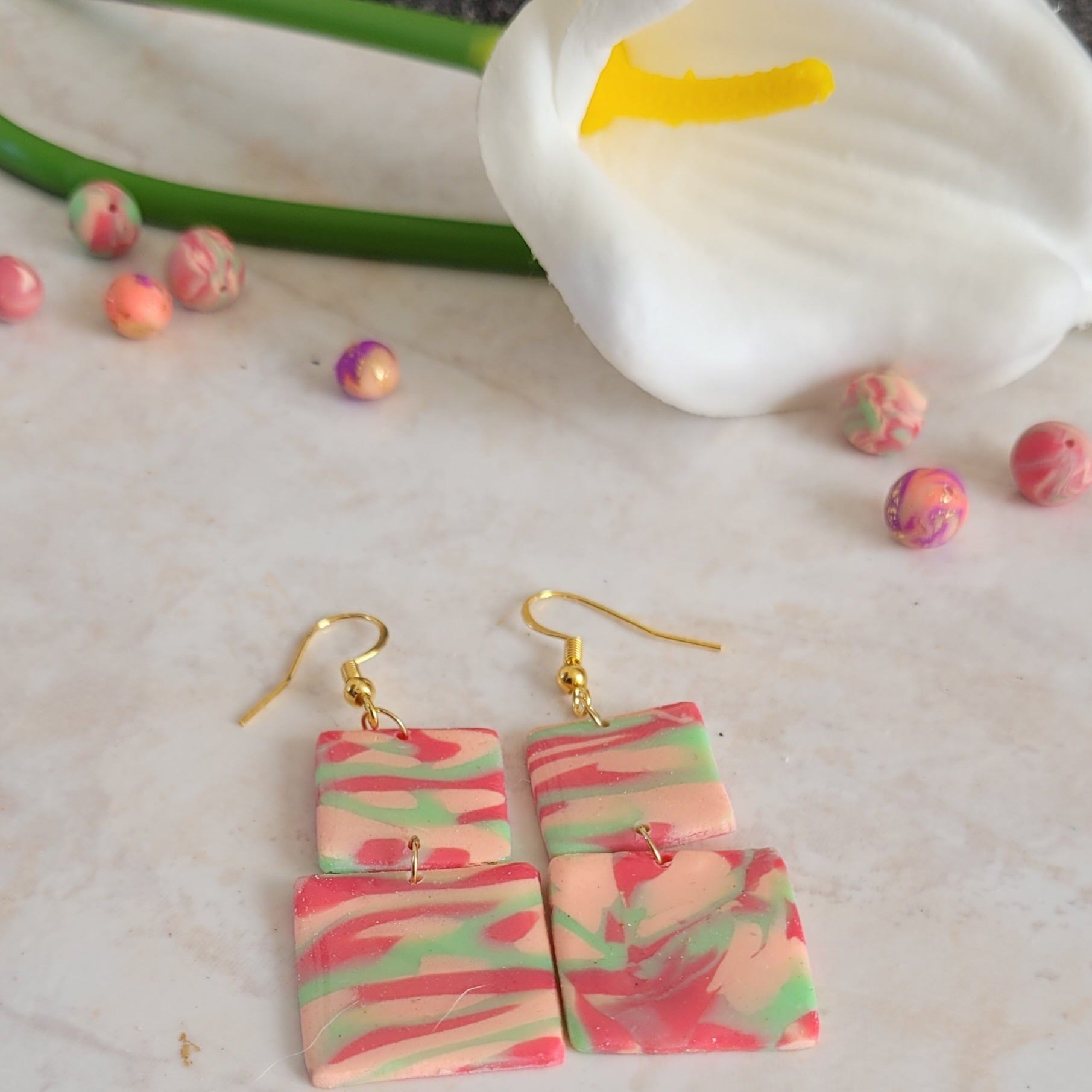 Boucles d'oreilles carrées marbrées rose et vert menthe faites main – Alysel Créations