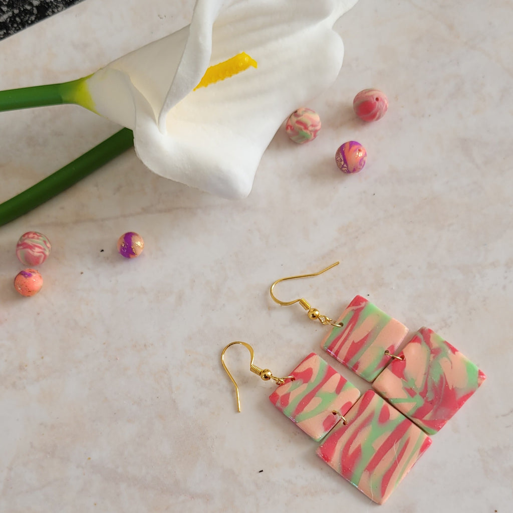 Boucles d'oreilles carrées marbrées rose et vert menthe faites main – Alysel Créations