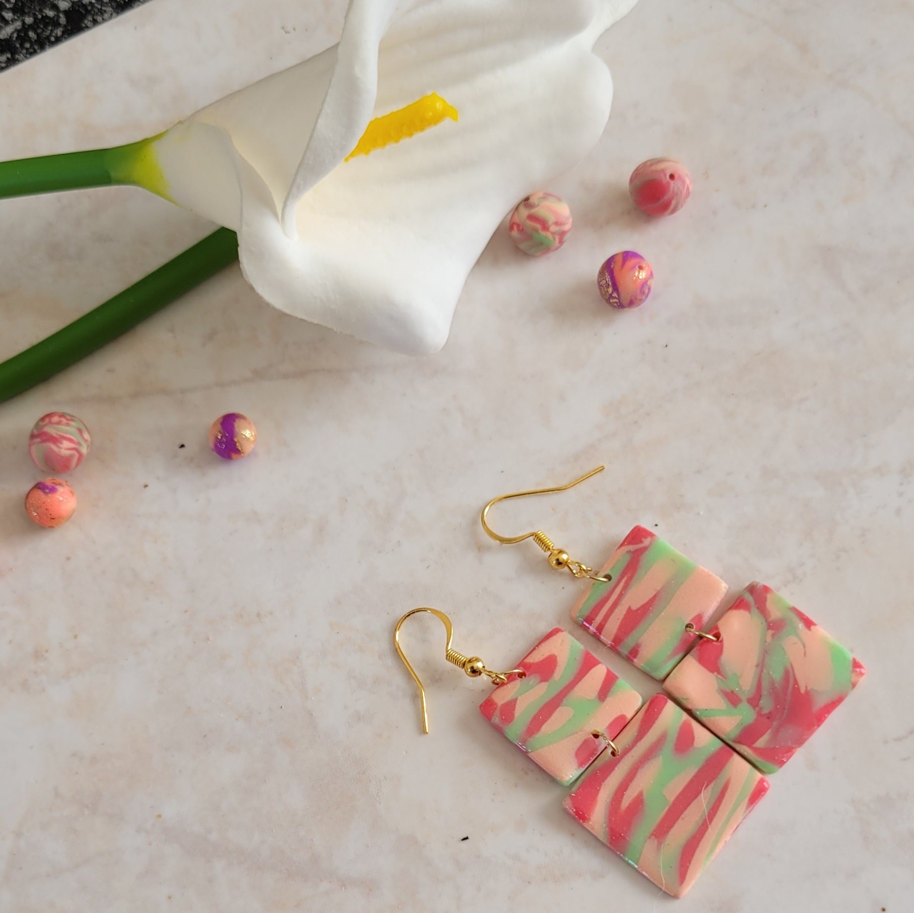 Boucles d'oreilles carrées marbrées rose et vert menthe faites main – Alysel Créations