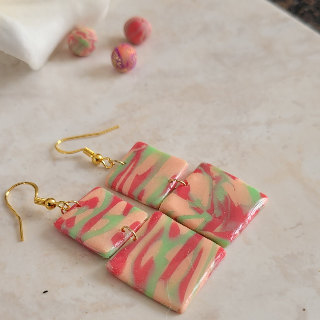 Boucles d'oreilles carrées marbrées rose et vert menthe faites main – Alysel Créations