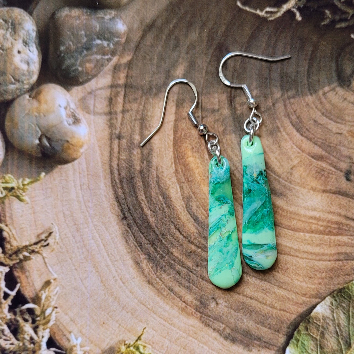 Boucle d'oreilles modèle Emeraude d'eau (Réf: MEDO1)