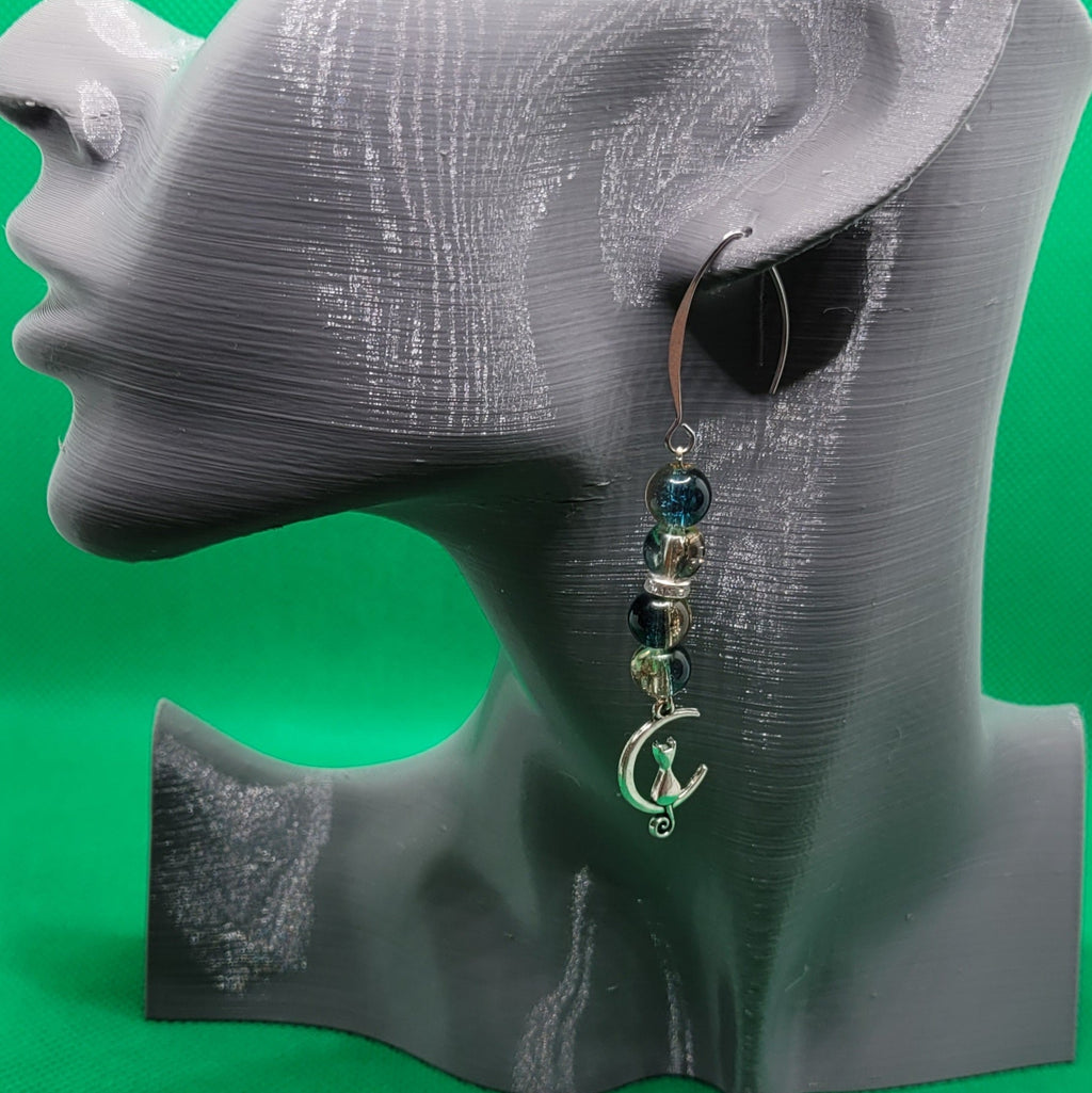 détail perles craquelées ,tige et crochet en V en acier inoxydable - Alysel Créations