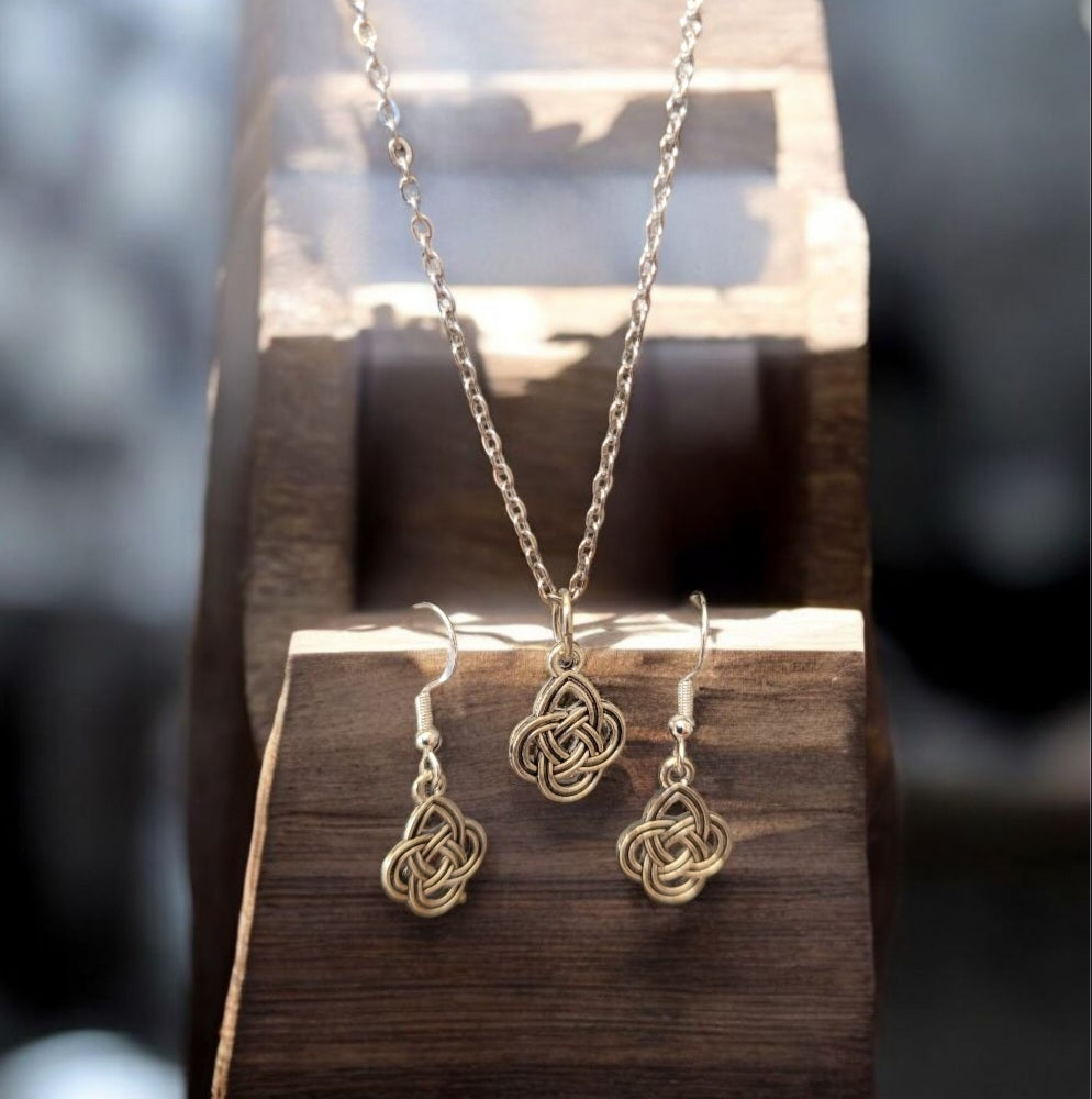 Parure modèle Celtique collier 50cm + boucles d'oreilles 4cm  (Réf CEL15)