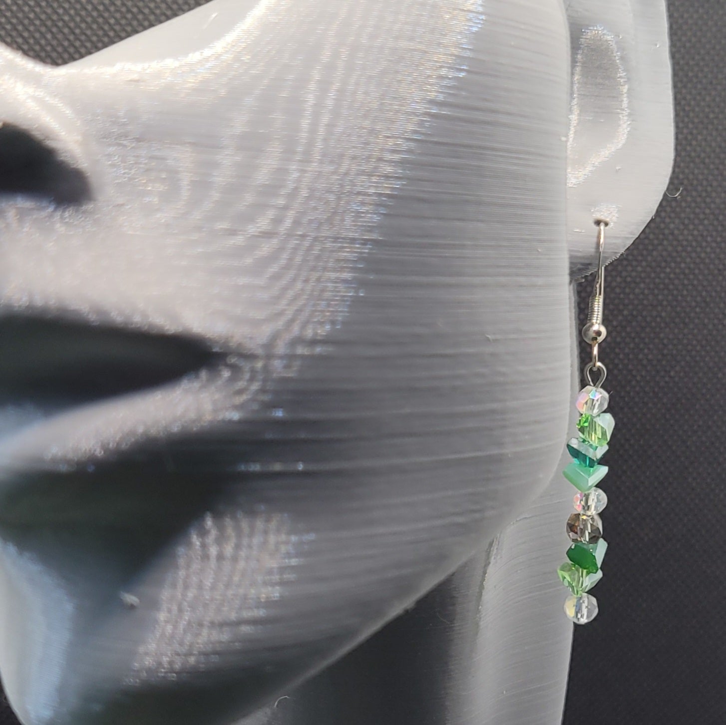 Boucles d'oreilles Triangle En Verre - Perles Vertes Irisées 6cm (Réf:TEV1)