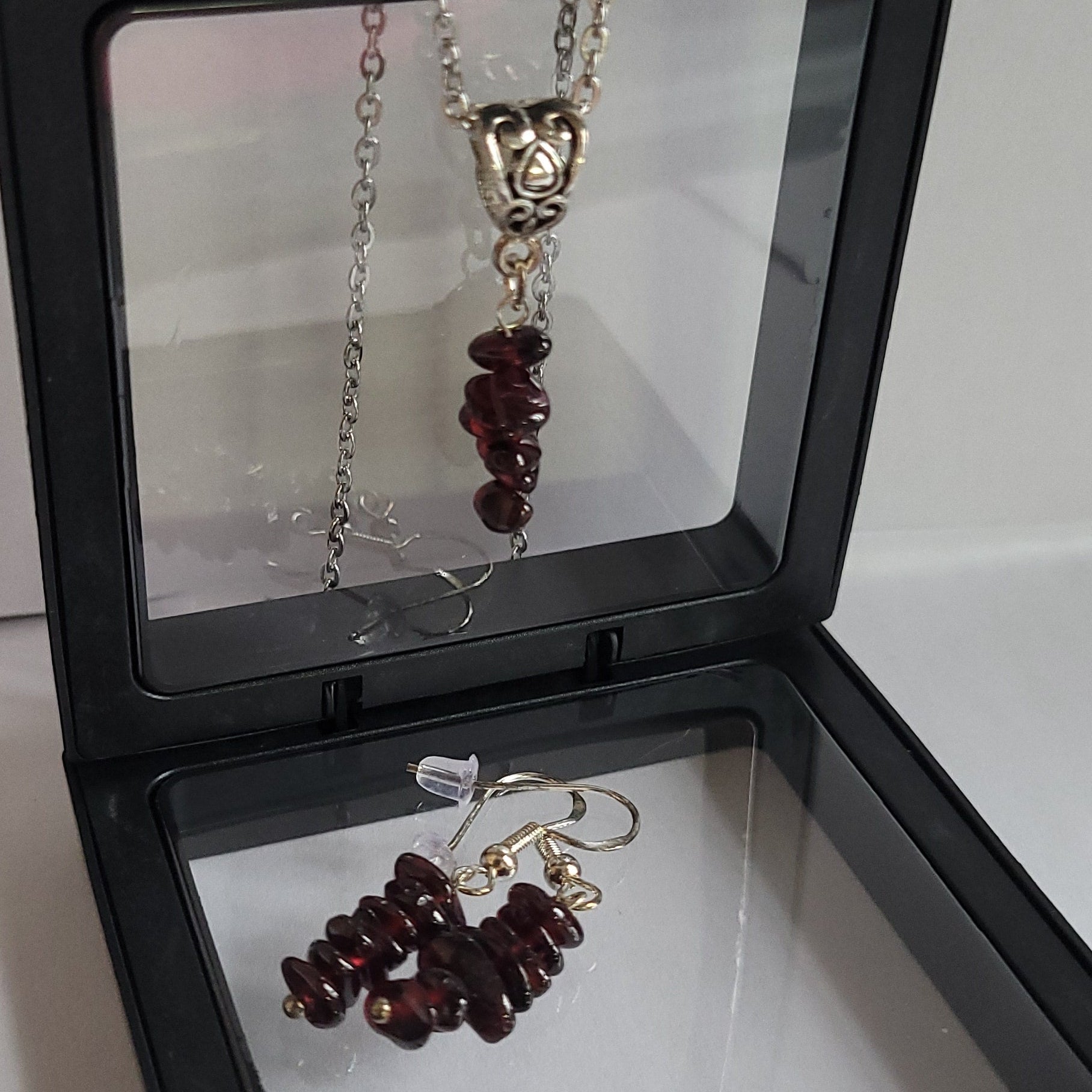 Parure Juste Au Naturel - Collier 45cm + Boucles 4cm Grenat Rouge (Réf: JAN12)
