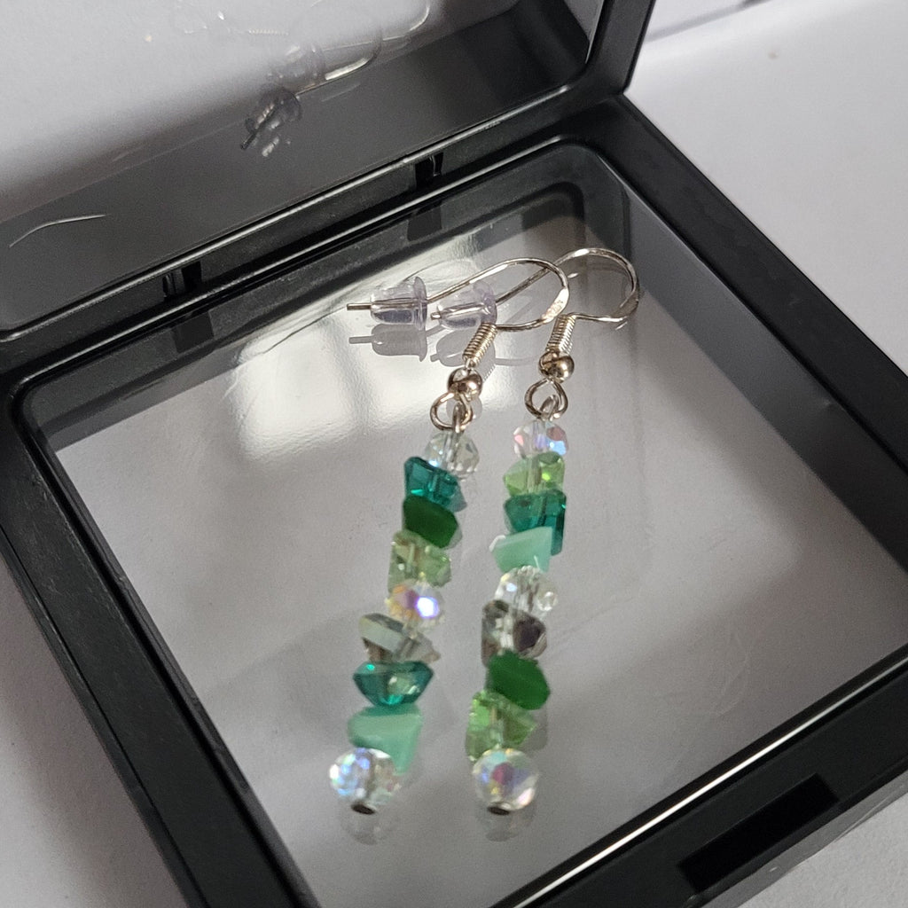 Boucles d'oreilles Triangle En Verre - Perles Vertes Irisées 6cm (Réf:TEV1)