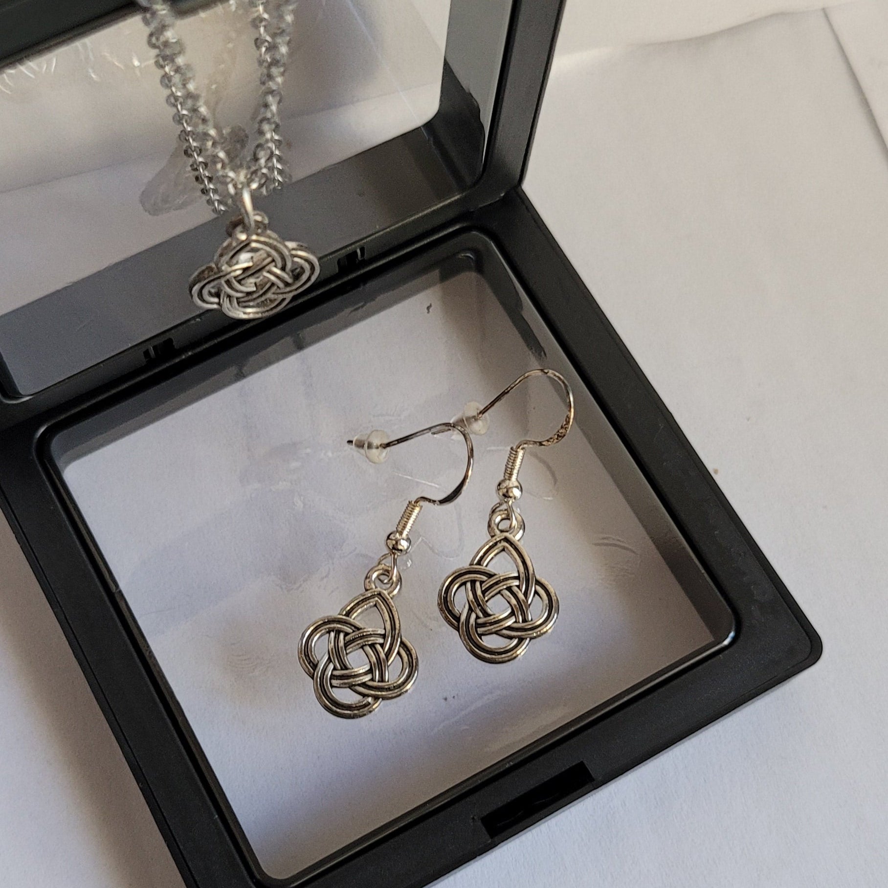 Parure modèle Celtique collier 50cm + boucles d'oreilles 4cm  (Réf CEL15)