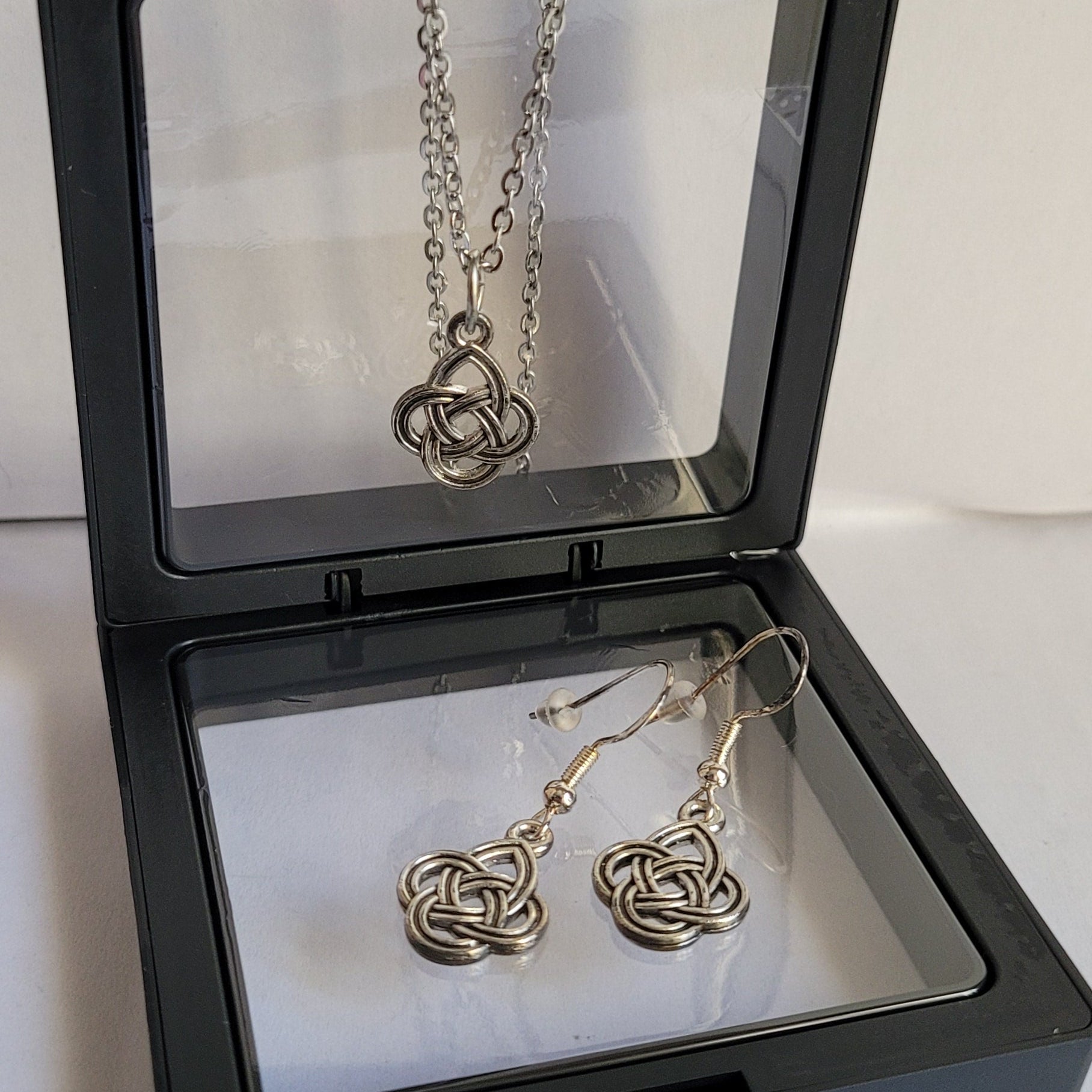 Parure modèle Celtique collier 50cm + boucles d'oreilles 4cm  (Réf CEL15)