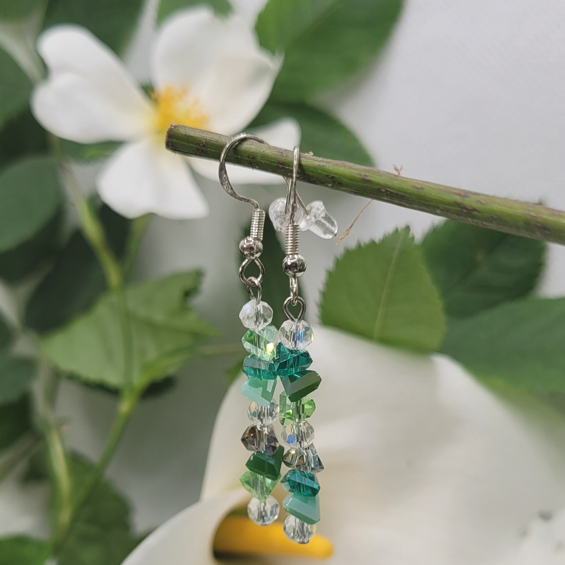 Boucles d'oreilles Triangle En Verre - Perles Vertes Irisées 6cm (Réf:TEV1)