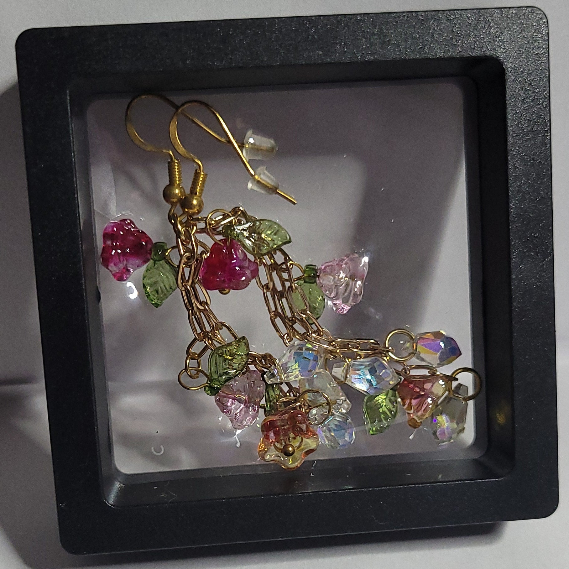 Boucles d'Oreilles Fleur de Verre et Cristaux - Chaîne Dorée 8cm