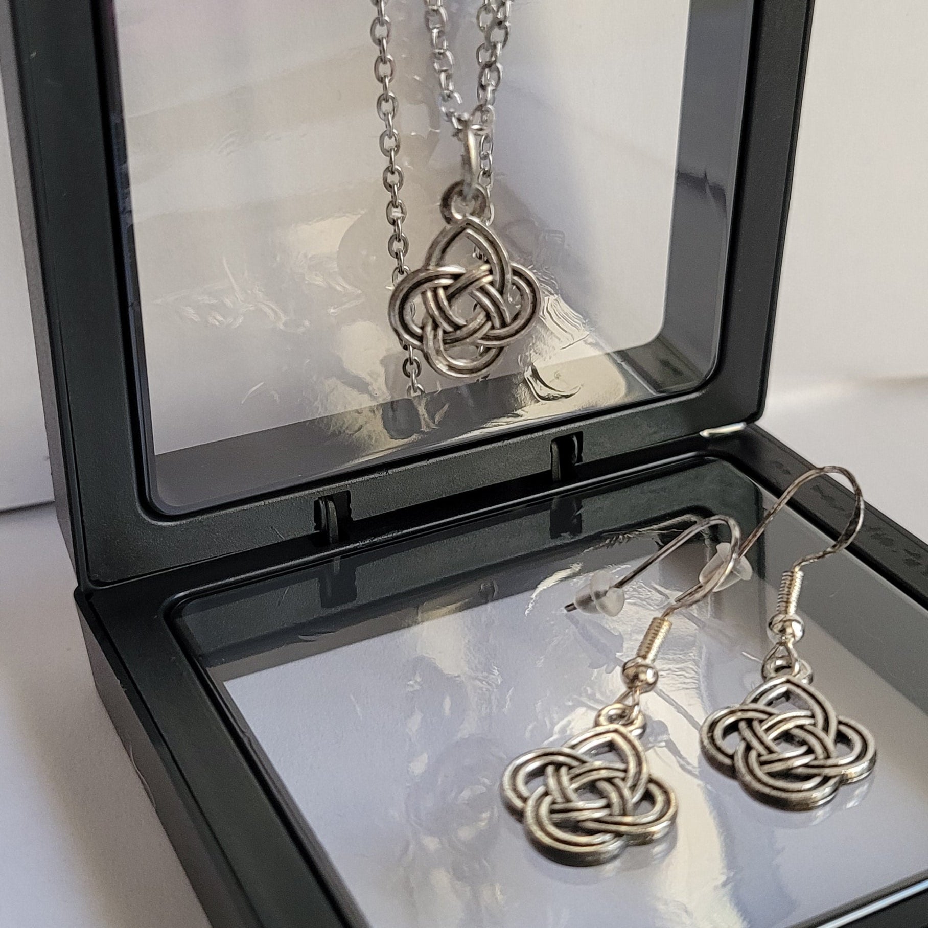 Parure modèle Celtique collier 50cm + boucles d'oreilles 4cm  (Réf CEL15)