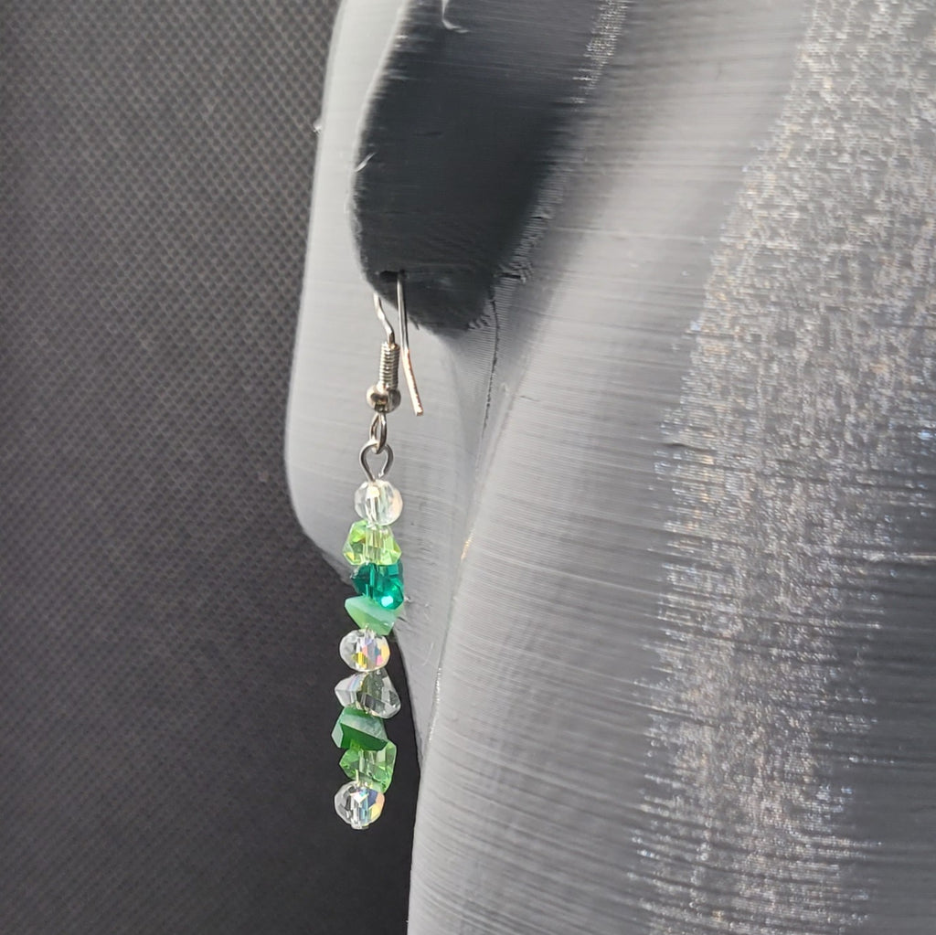 Boucles d'oreilles Triangle En Verre - Perles Vertes Irisées 6cm (Réf:TEV1)