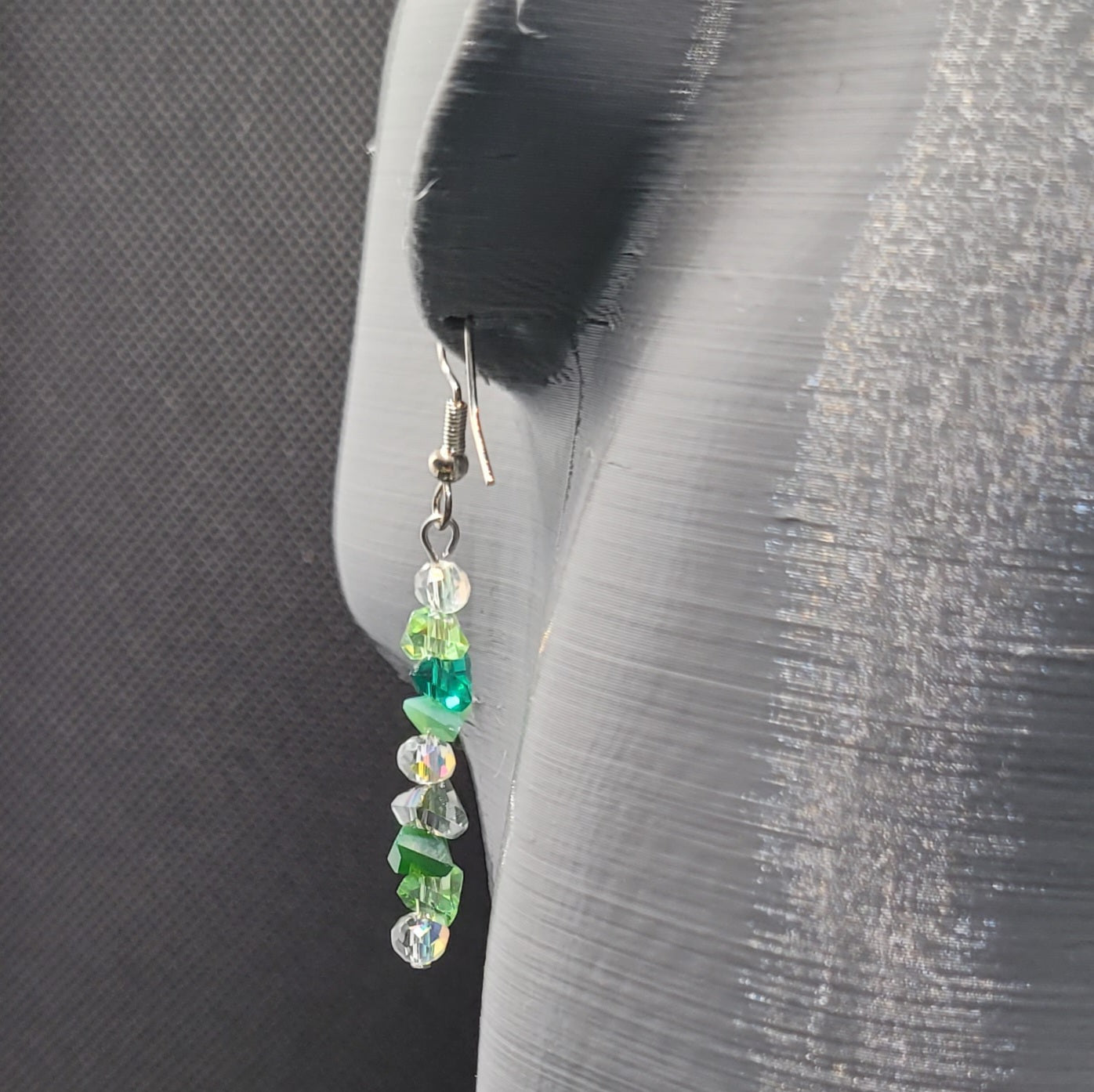 Boucles d'oreilles Triangle En Verre - Perles Vertes Irisées 6cm (Réf:TEV1)