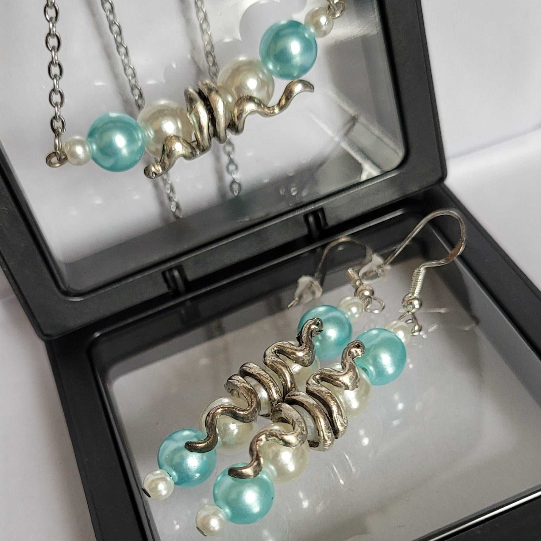 Parure Serpentine - Collier 55cm + Boucles 7cm Bleu Ciel (Réf: CS7)