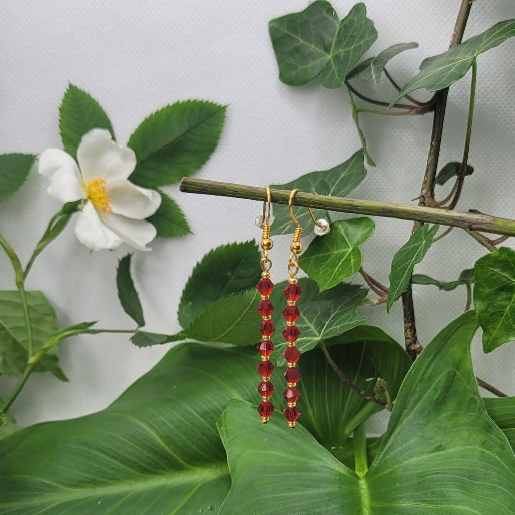 Boucles d'oreilles Sang et Or 7cm – perles rouges et dorées crochet acier inoxydable – bijou artisanal fait main France – Alysel Créations
