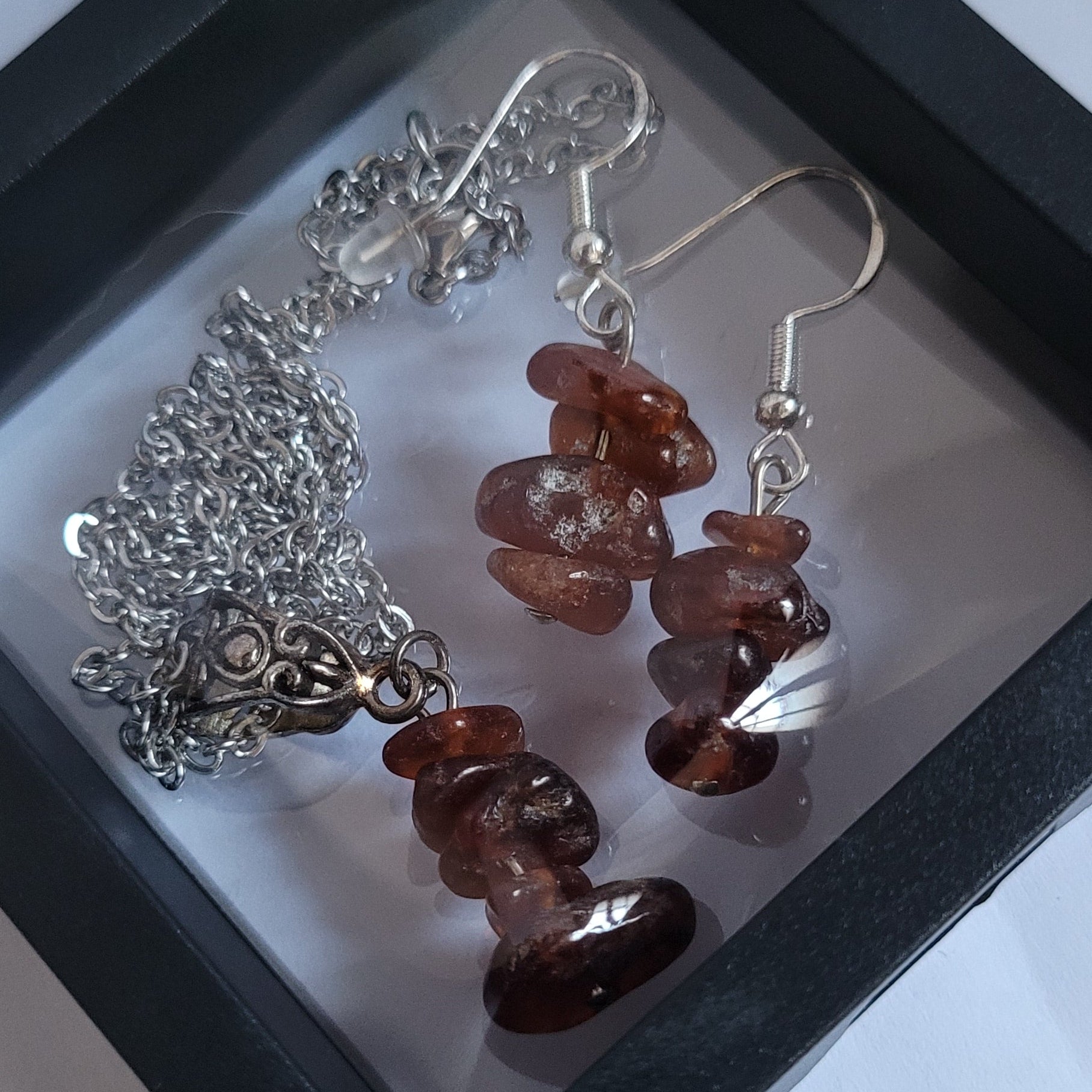 Parure Juste Au Naturel - Collier 45cm + Boucles 4cm Grenat Brun (Réf: JAN11)