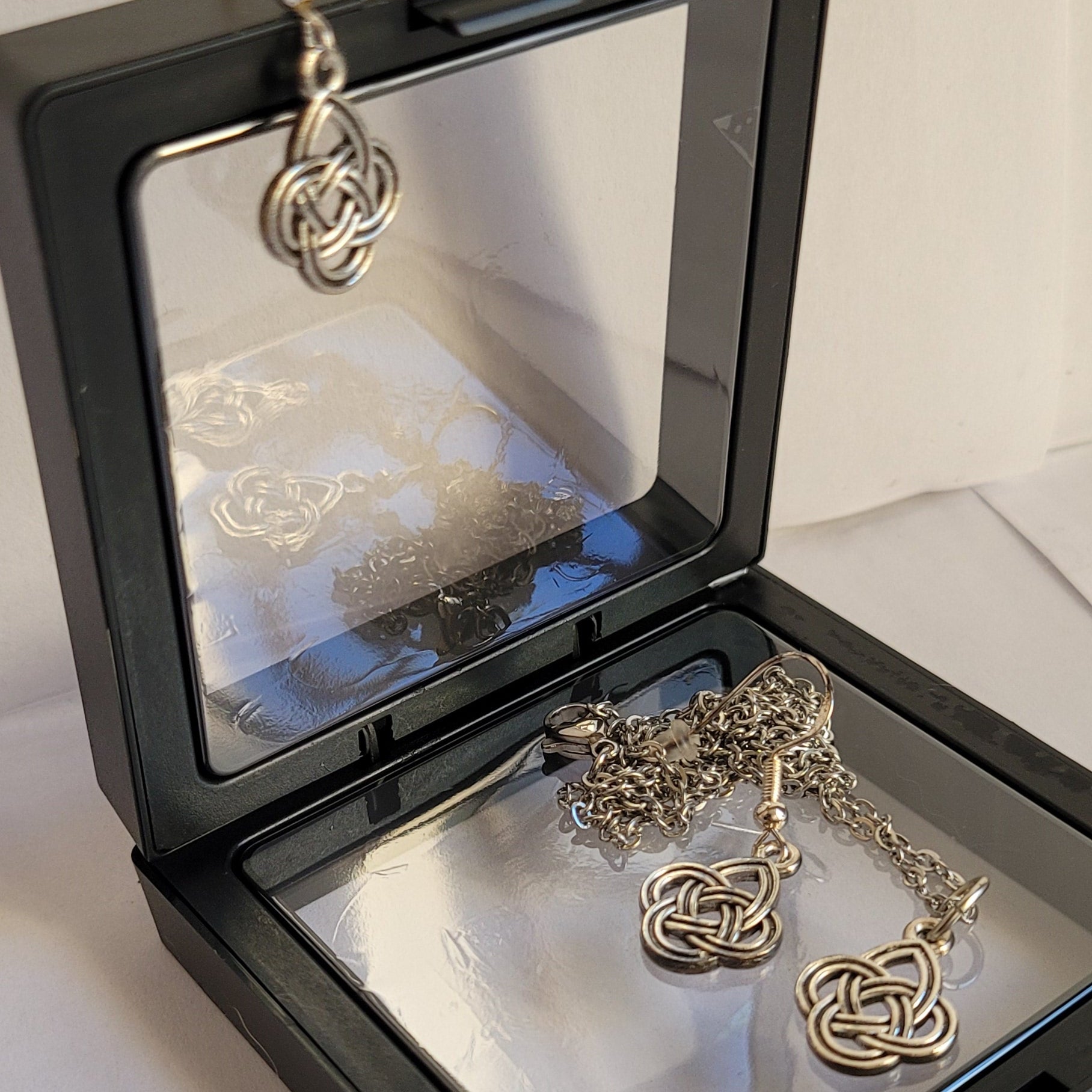 Parure modèle Celtique collier 50cm + boucles d'oreilles 4cm  (Réf CEL15)